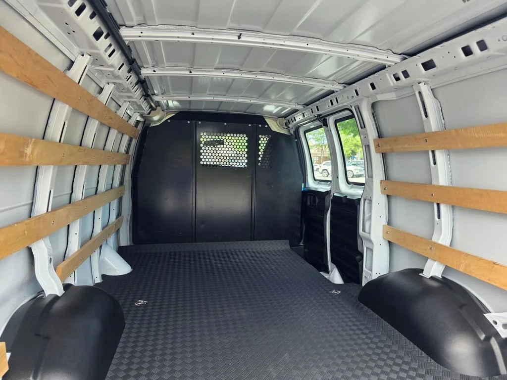 Used 2025 Summit White Chevrolet WT image 27