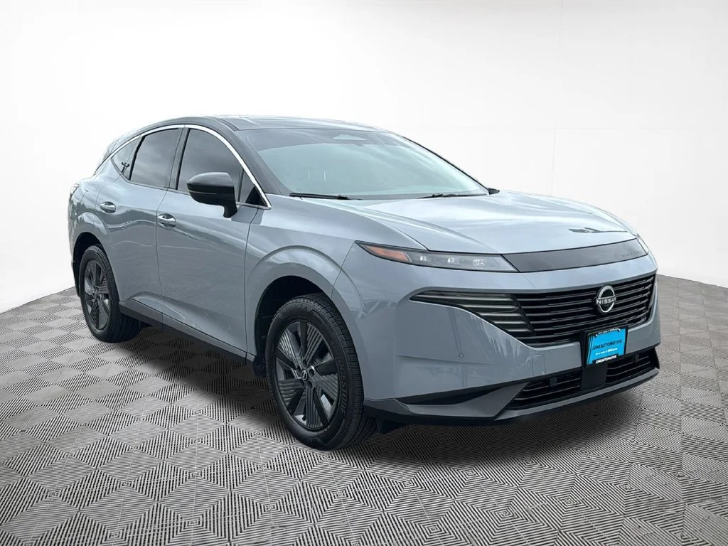 Used 2025 Gray Nissan SL image 4