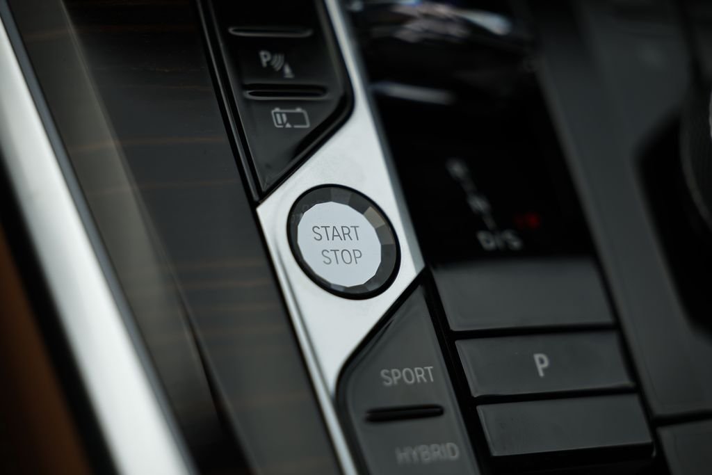 New 2026 Dravit Grey Metallic BMW xDrive50e image 41
