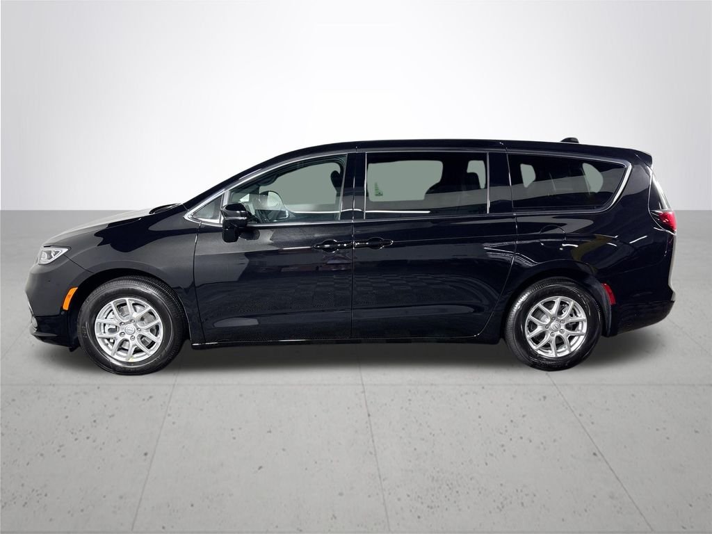 2026 Chrysler Pacifica Select - Photo 9