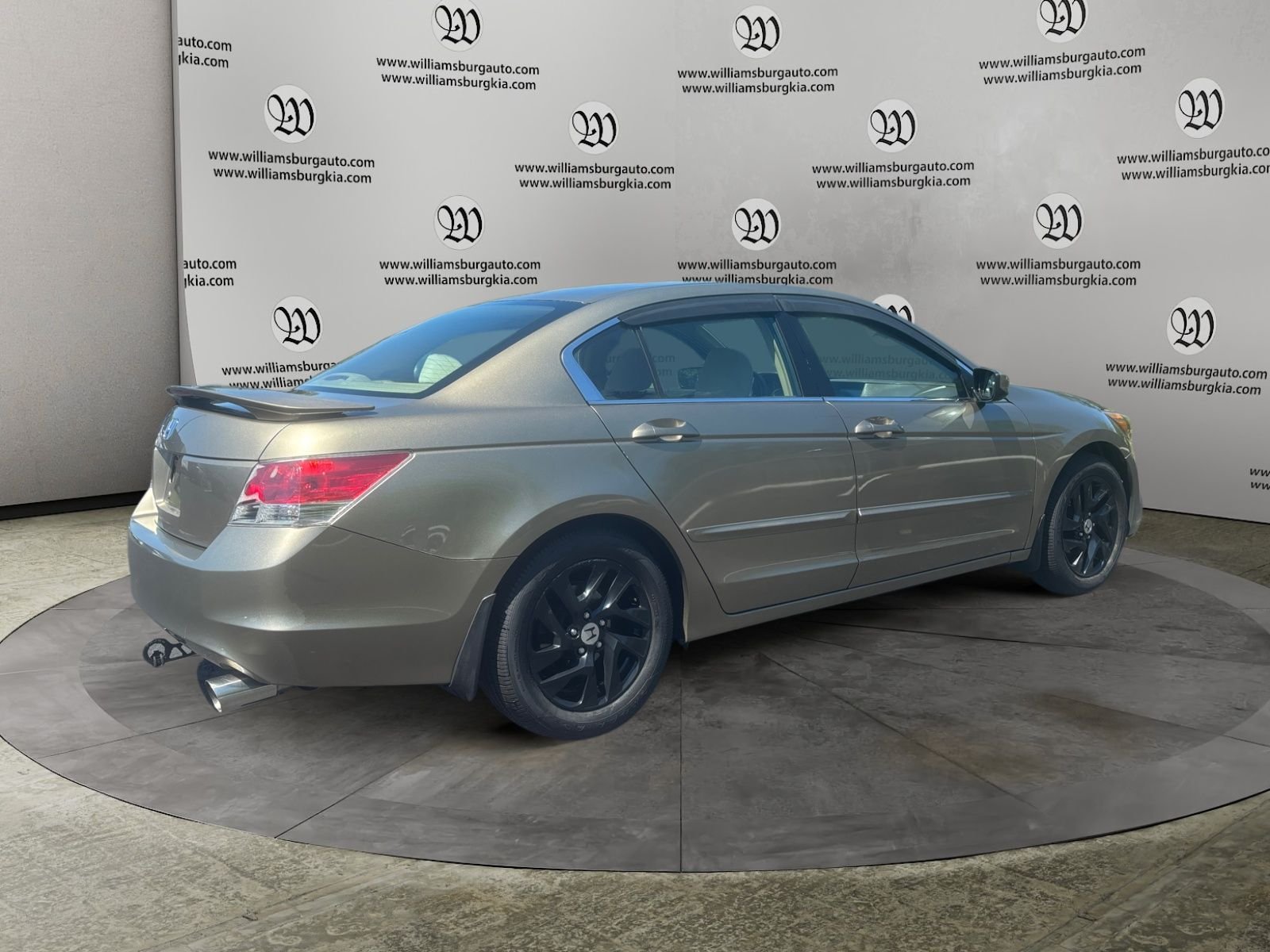 Used 2009 Gold Honda LX image 5
