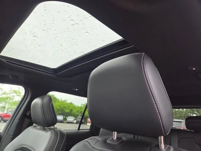 Used 2024 Silver Zynith Jeep Altitude X image 8
