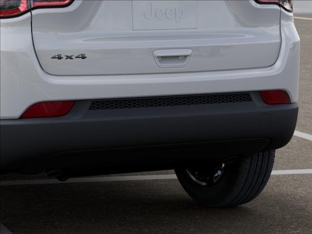 New 2026 Bright White Clear-Coat Exterior Paint Jeep Latitude image 13