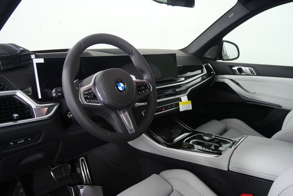 Used 2026 Skyscraper Grey Metallic BMW xDrive40i image 13