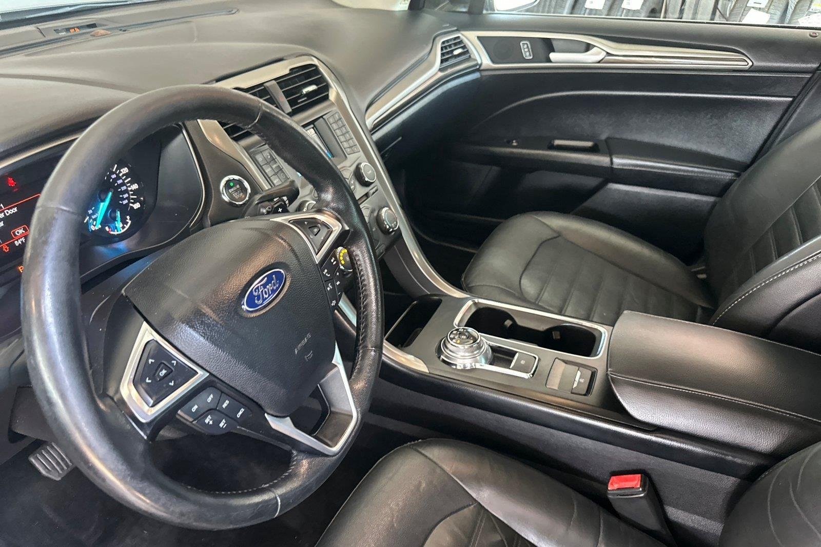 Used 2017 Magnetic Ford SE image 10