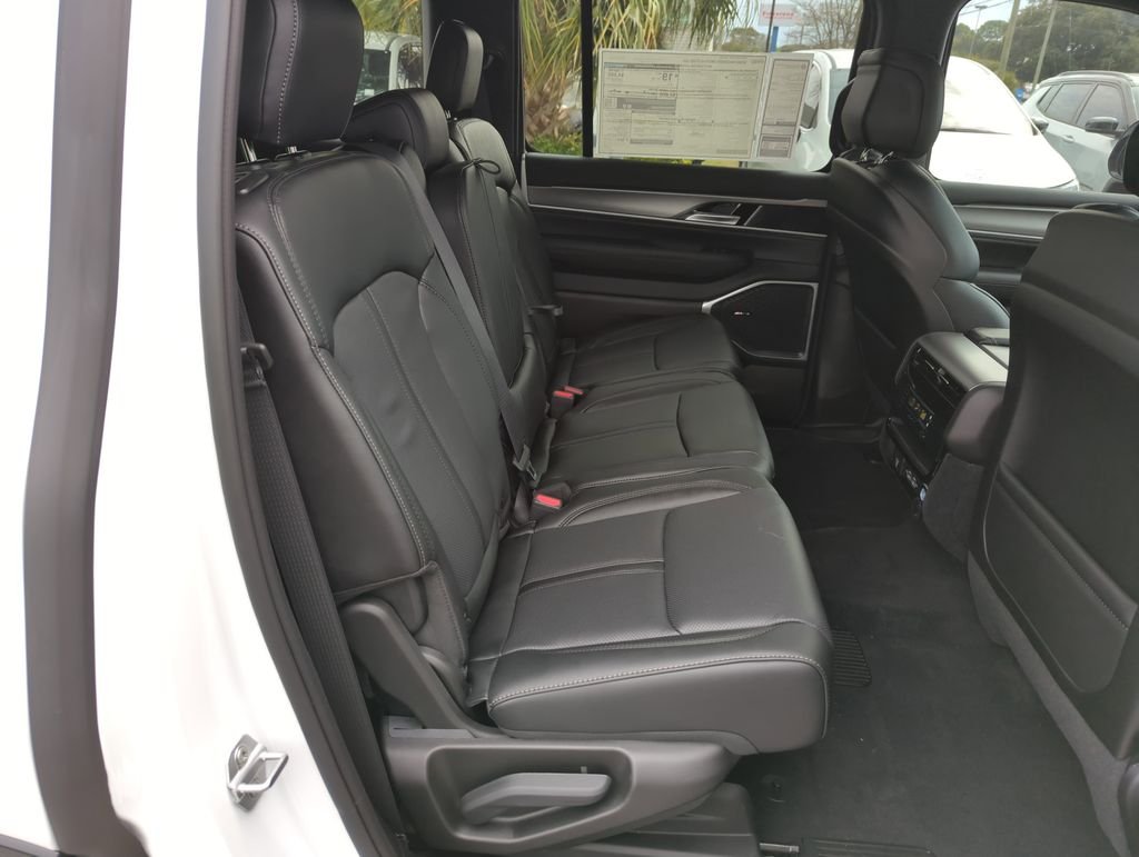 New 2026 Bright White Clear-Coat Exterior Paint Jeep Limited Altitude image 33