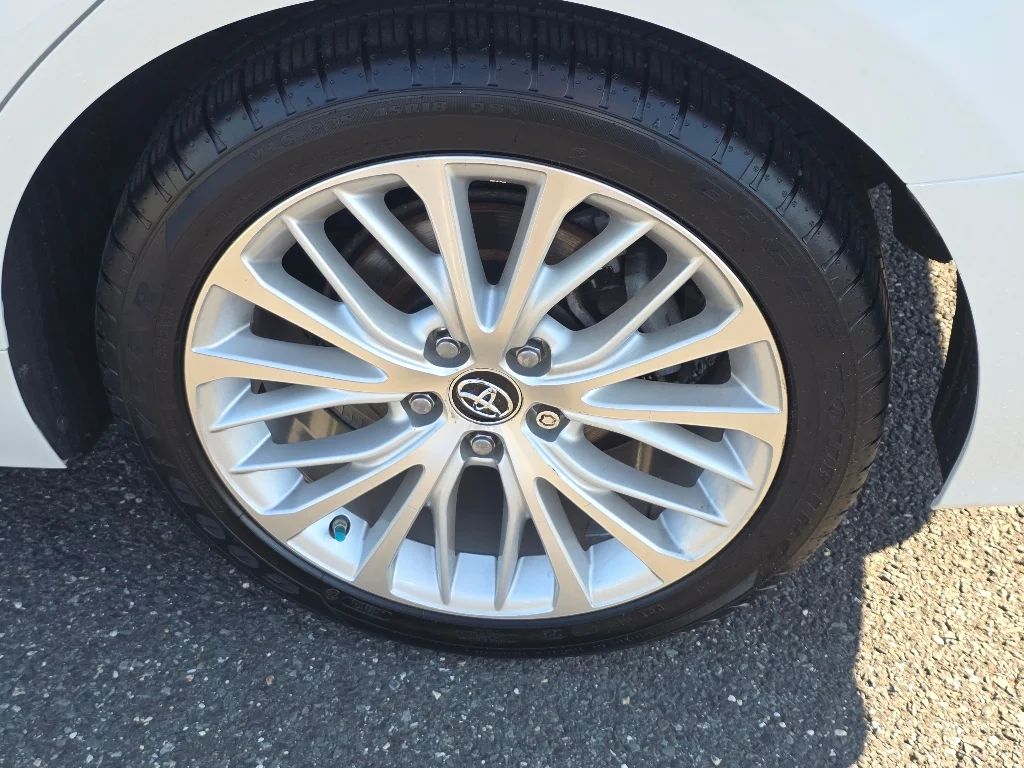 2018 Toyota Camry XLE - Photo 6