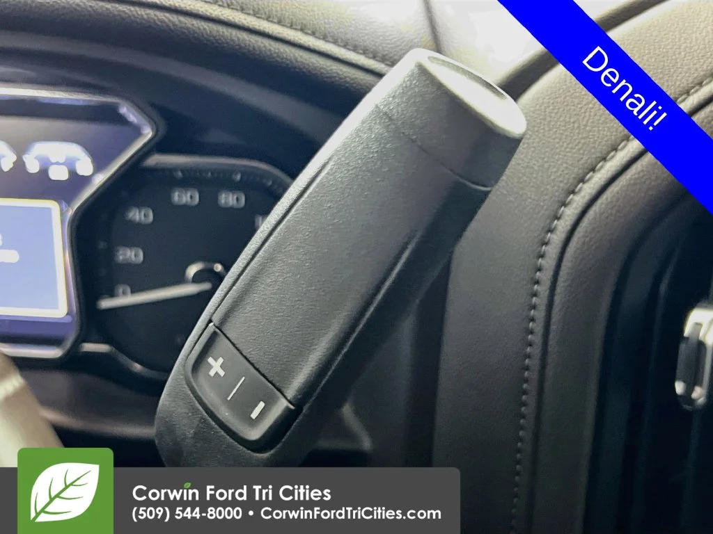 Used 2022 White Frost Tri-Coat GMC Denali image 9