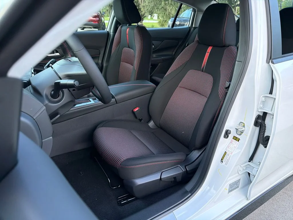 New 2026 Aspen White TriCoat / Super Black Two-tone Nissan SR image 28