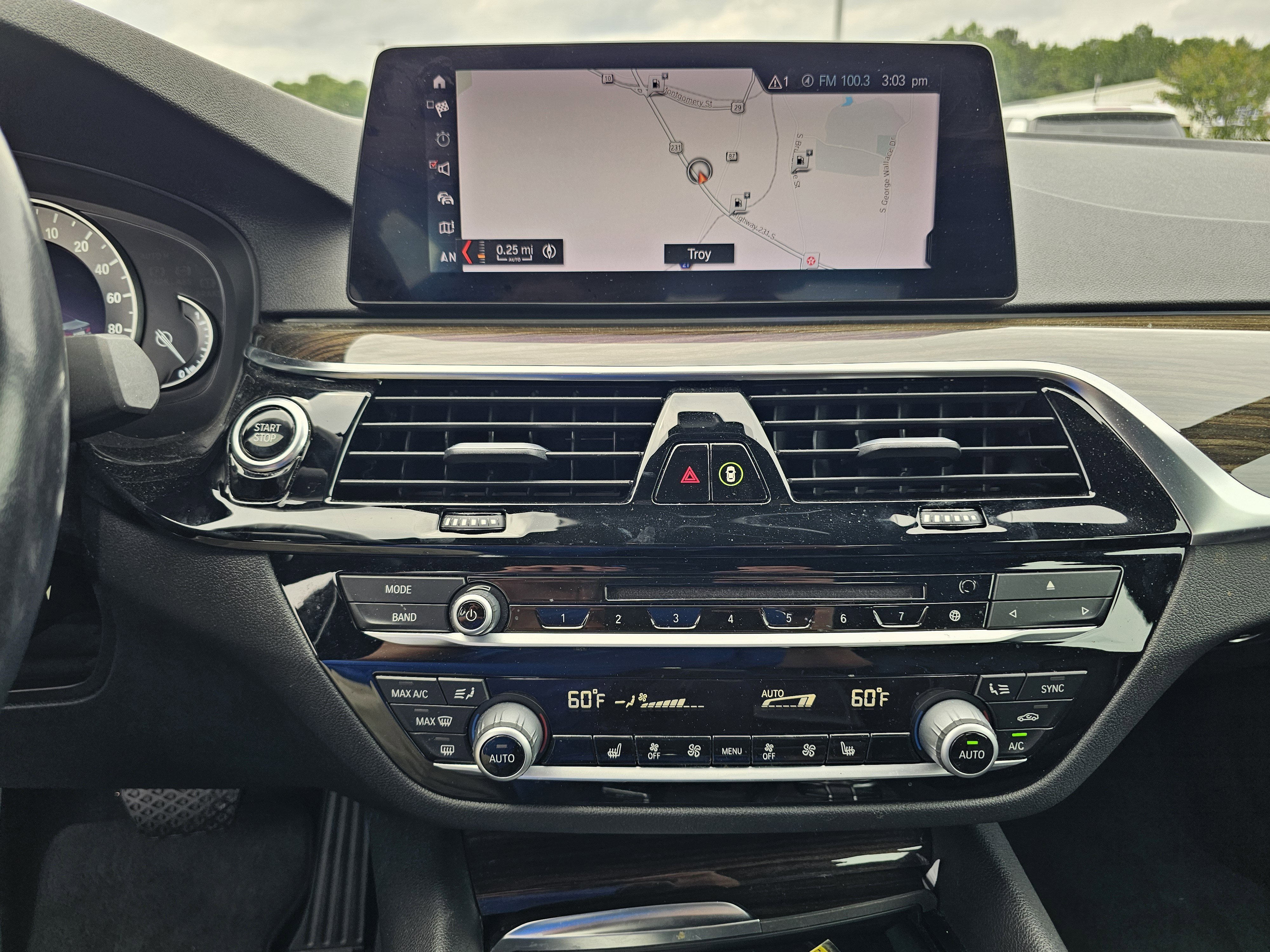 2019 BMW 5 Series 530e - Photo 25