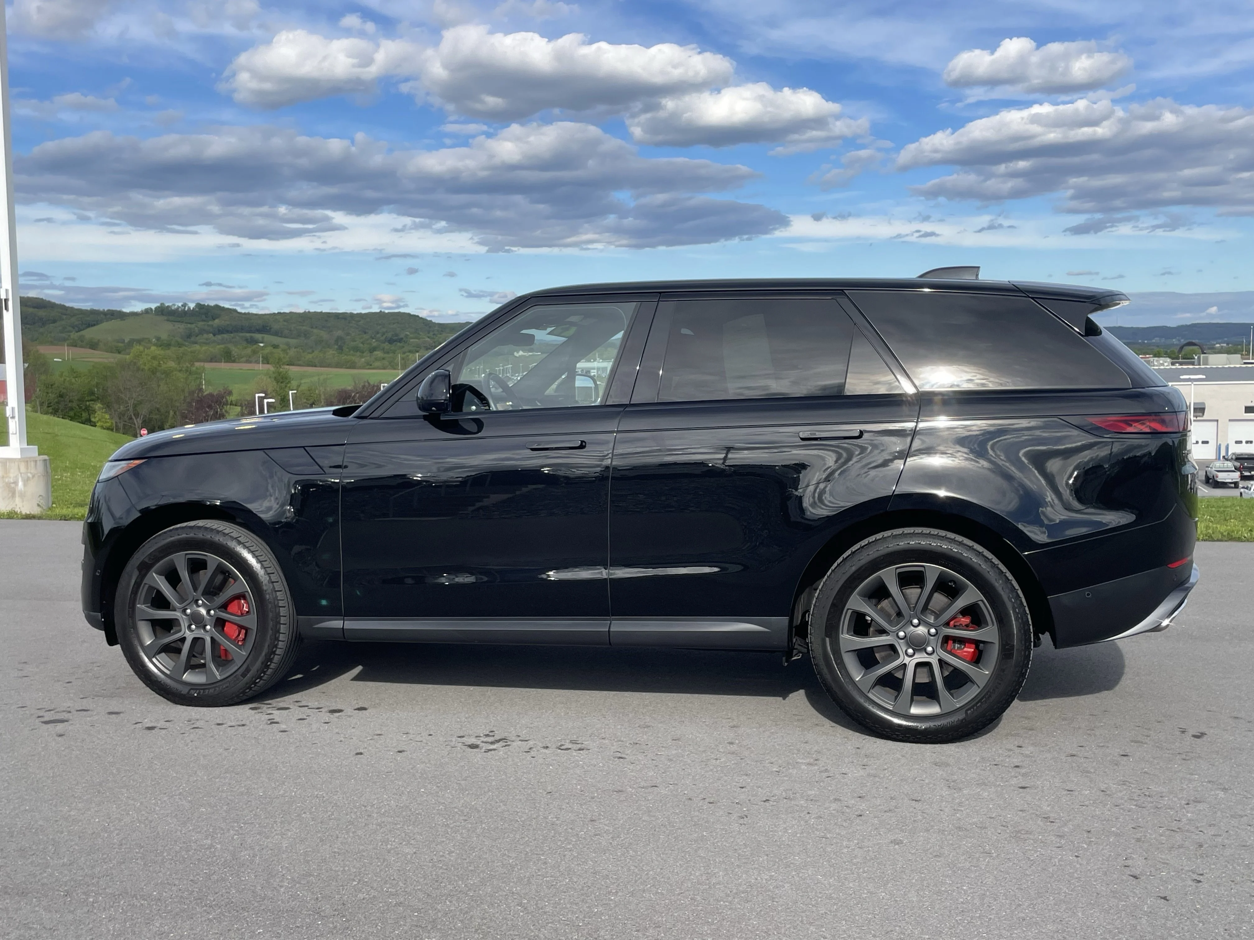 Used 2023 Santorini Black Metallic Land Rover SE image 7