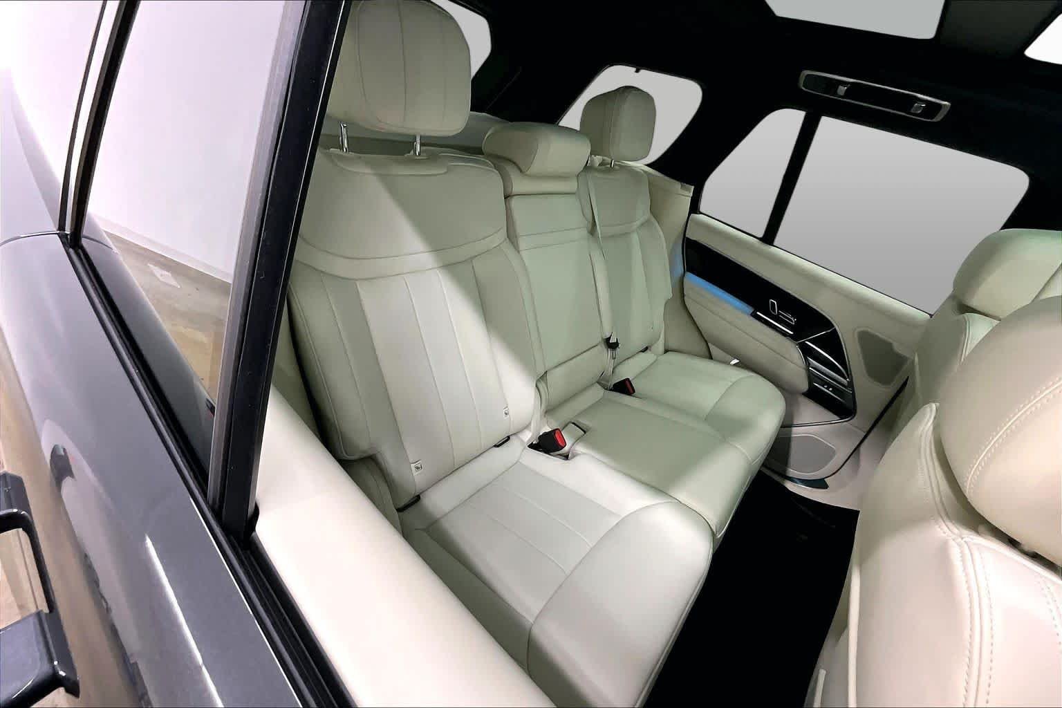 Used 2025 Carpathian Grey Premium Metallic Land Rover SE image 20