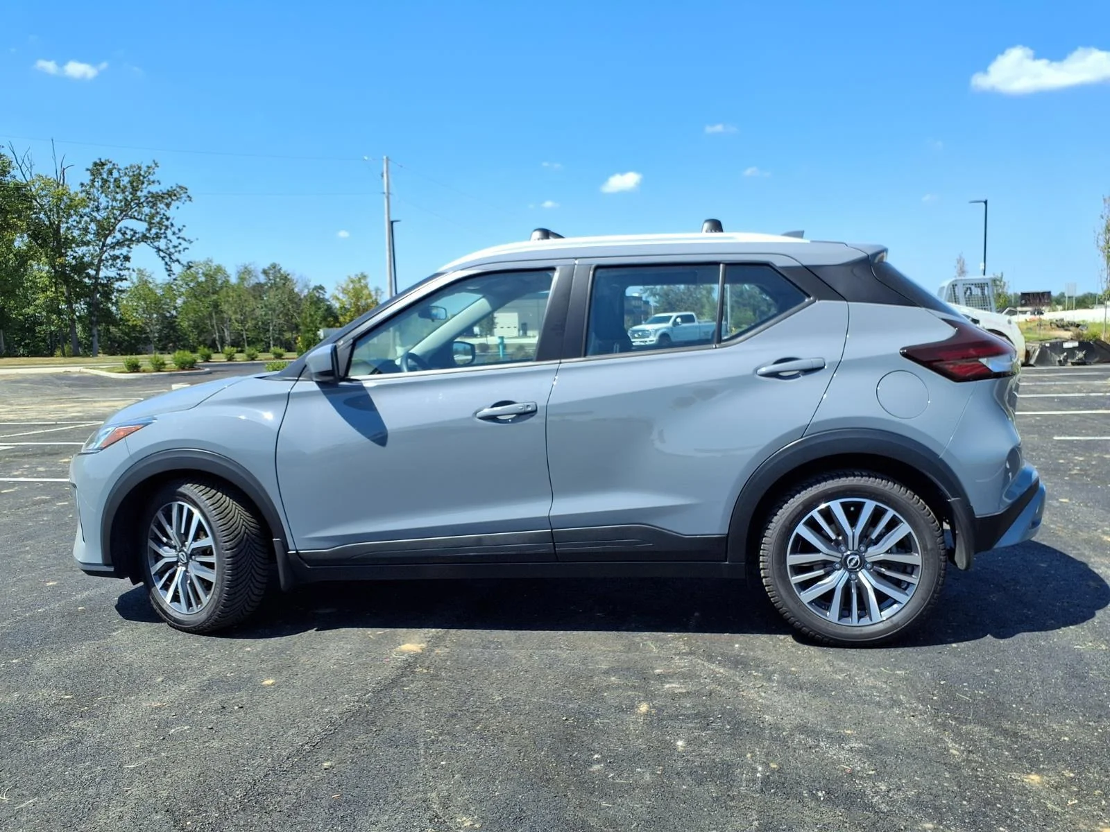 Used 2022 Boulder Gray Pearl Nissan SV image 26