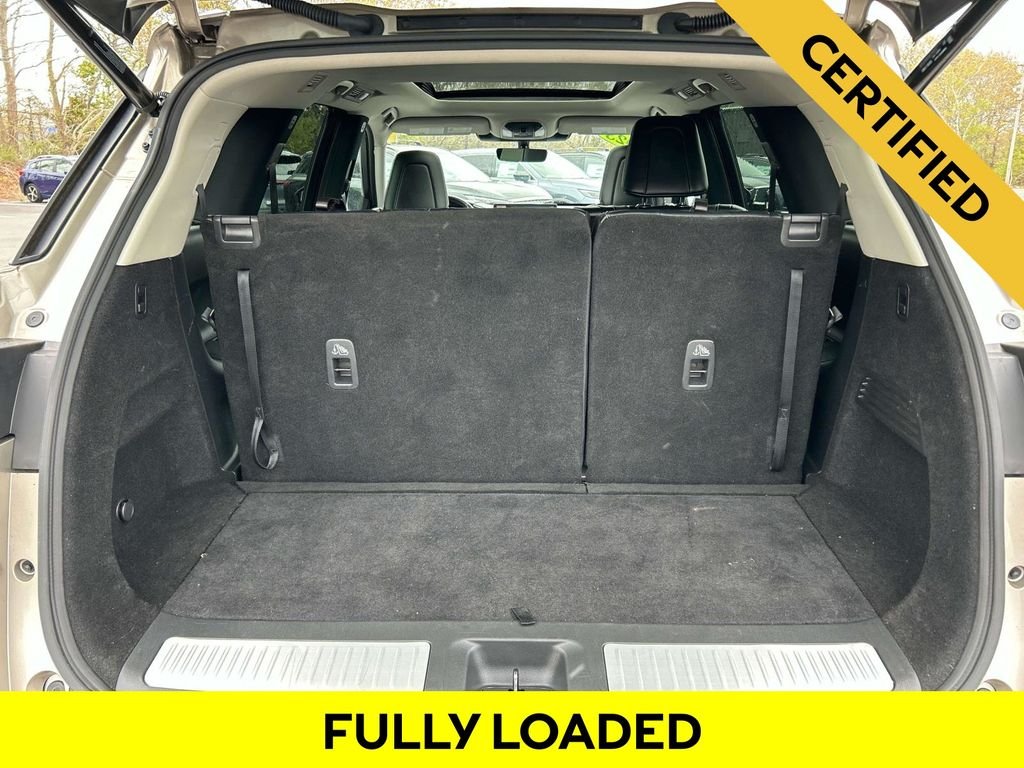 Certified Used 2023 Silver INFINITI LUXE image 13