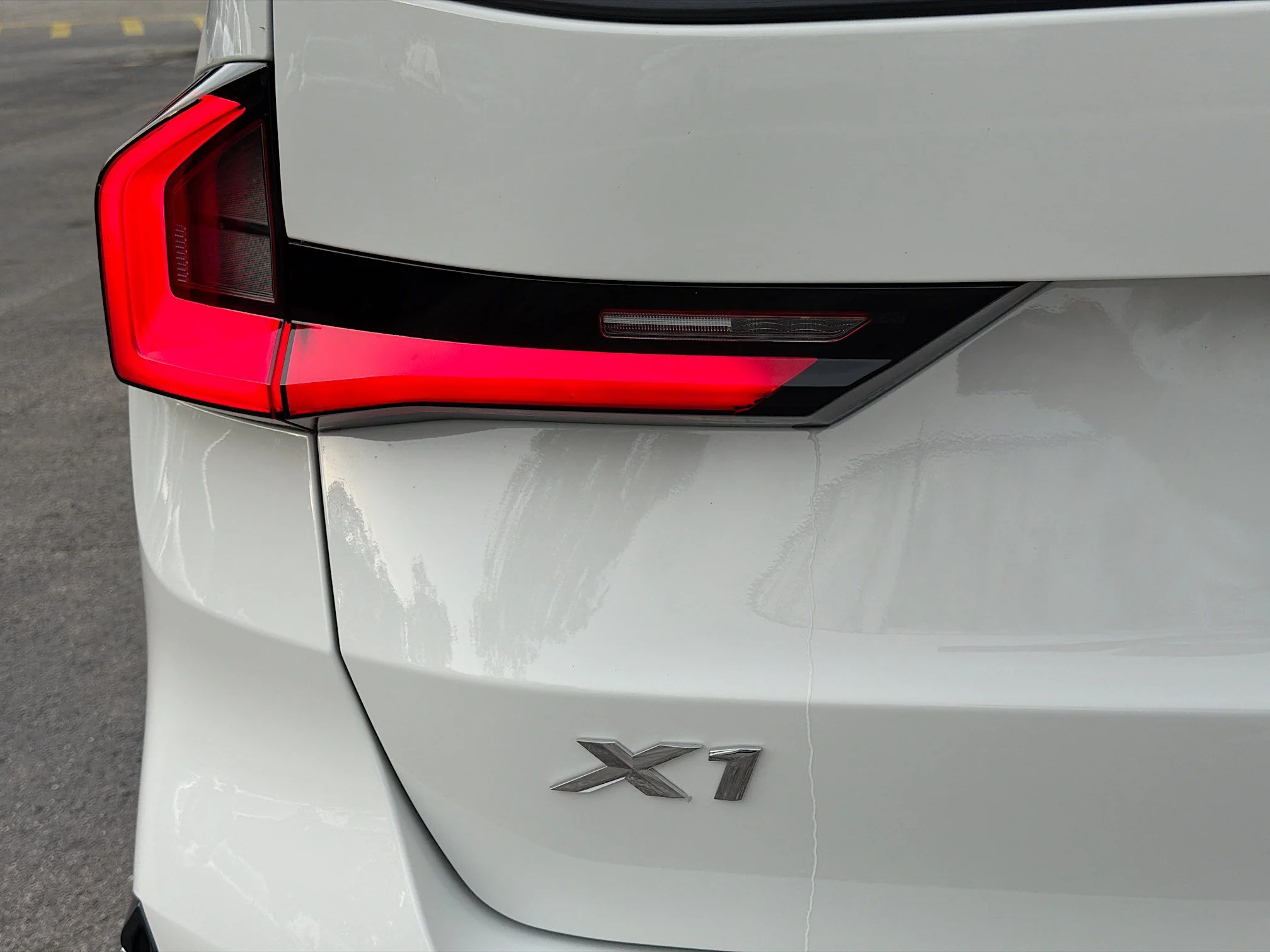 New 2026 Alpine White BMW xDrive28i image 10