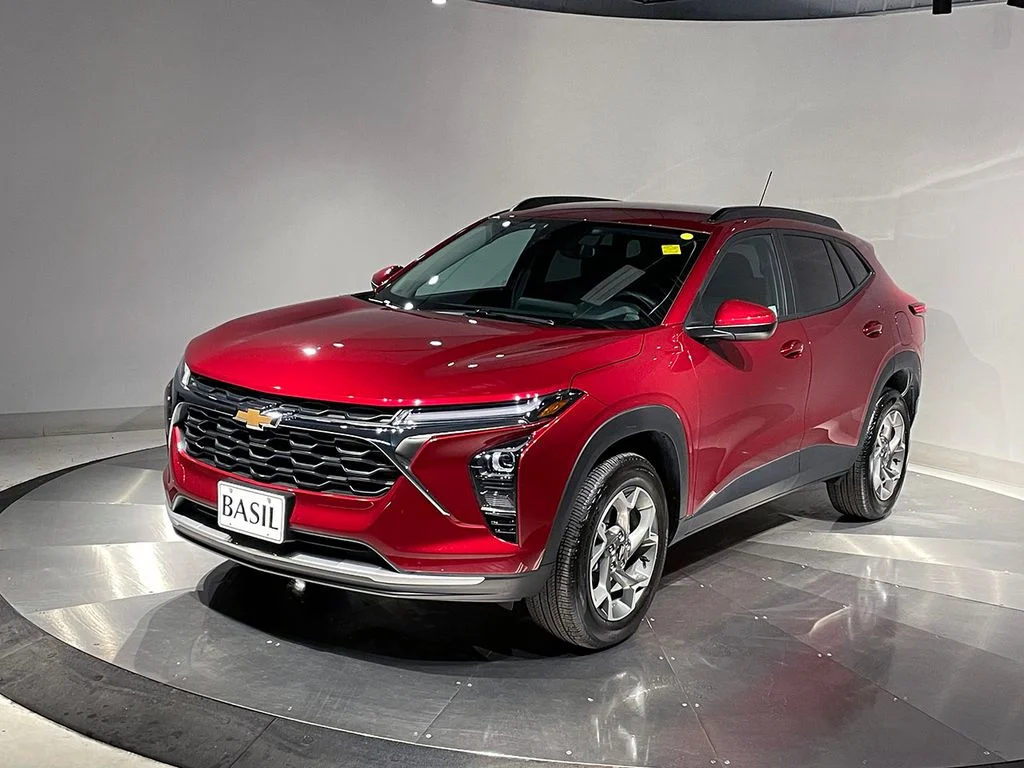 Used 2025 Red Chevrolet LT image 8