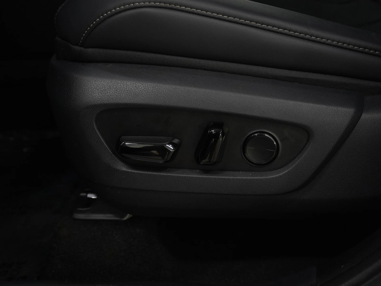 Used 2025 Wind Chill Pearl Lexus 500h F SPORT Premium image 24