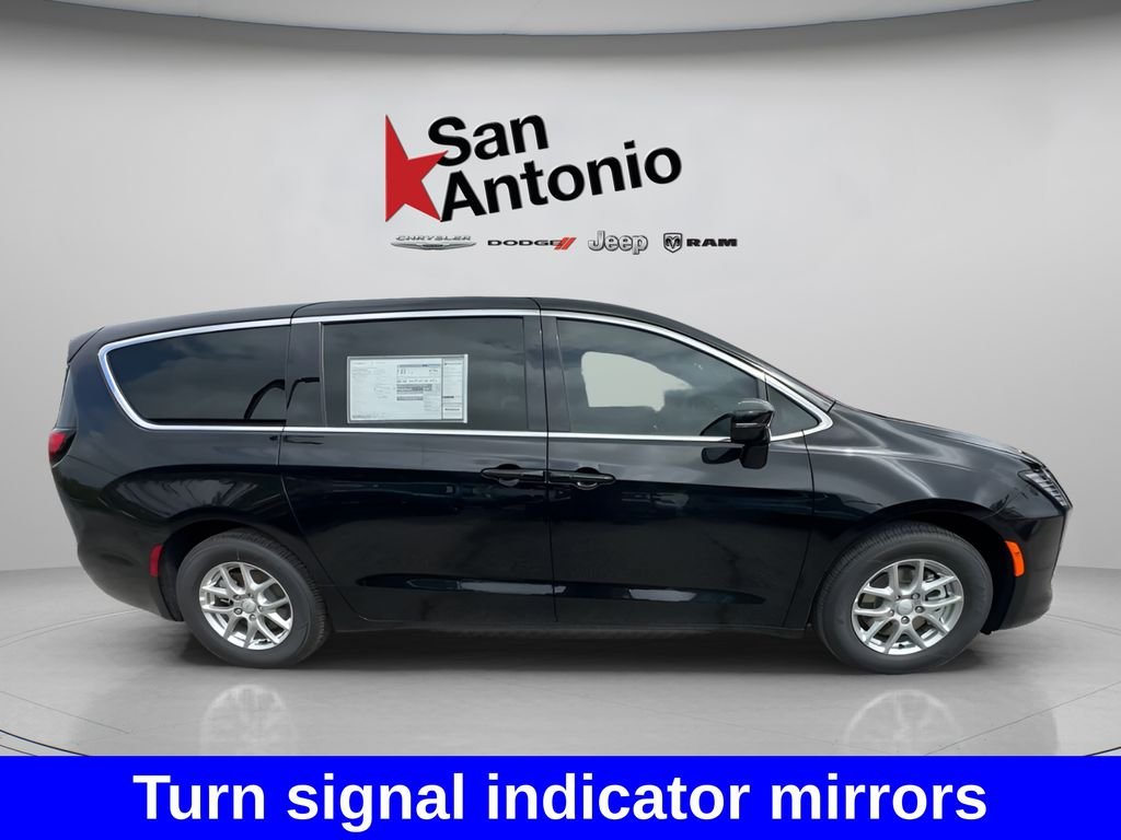 New 2027 Diamond Black Crystal Pearl-Coat Exterior Paint Chrysler Select image 17