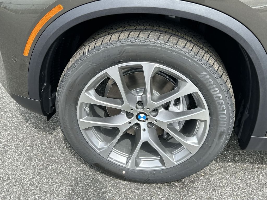 New 2026 Manhattan Green Metallic BMW xDrive40i image 10