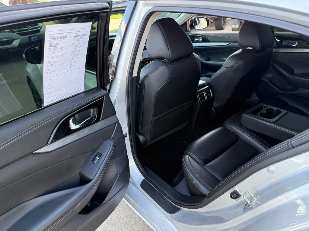 Used 2017 Brilliant Silver Nissan 3.5 SV image 13