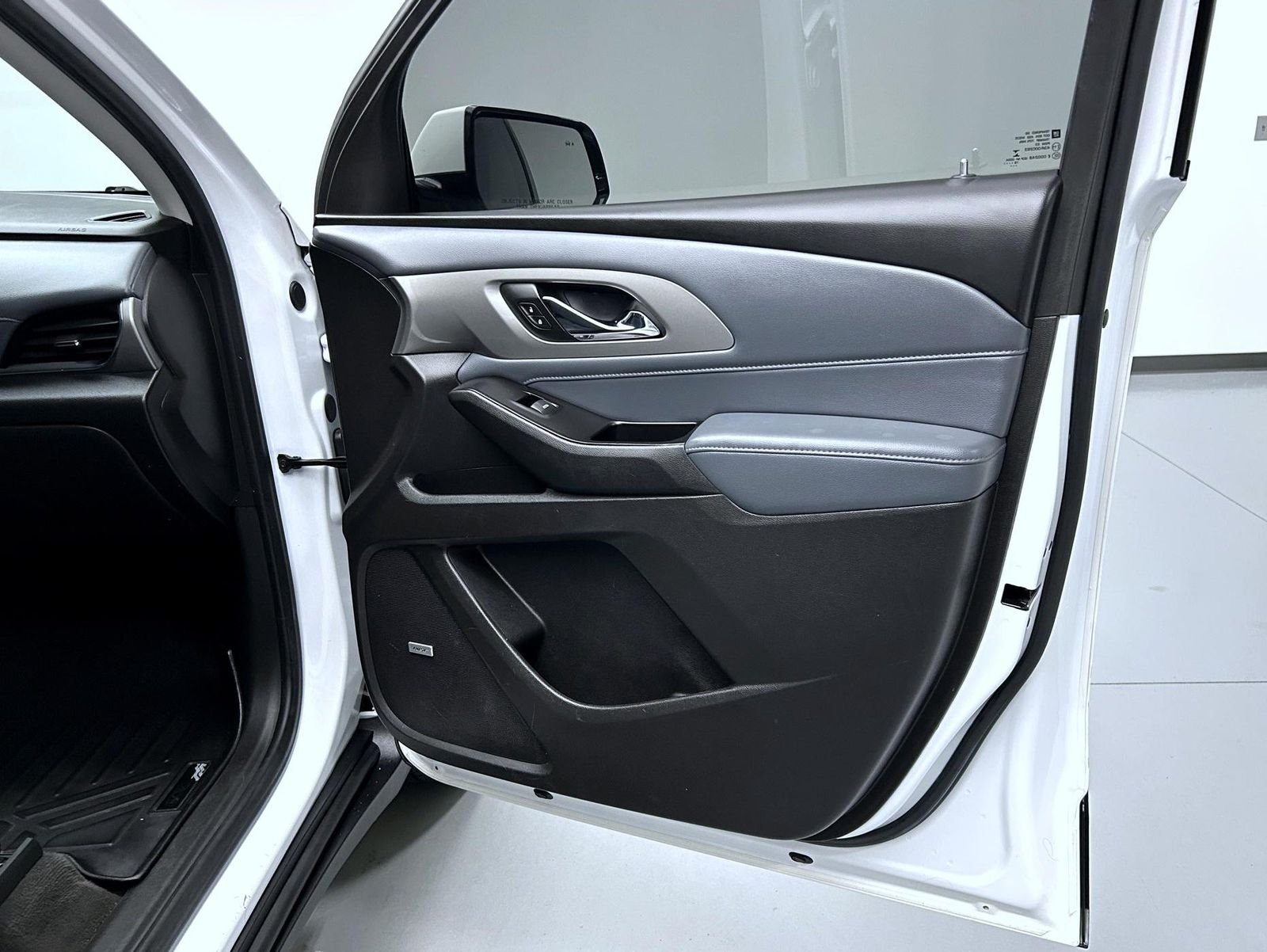 Used 2019 White Chevrolet 3LT image 16