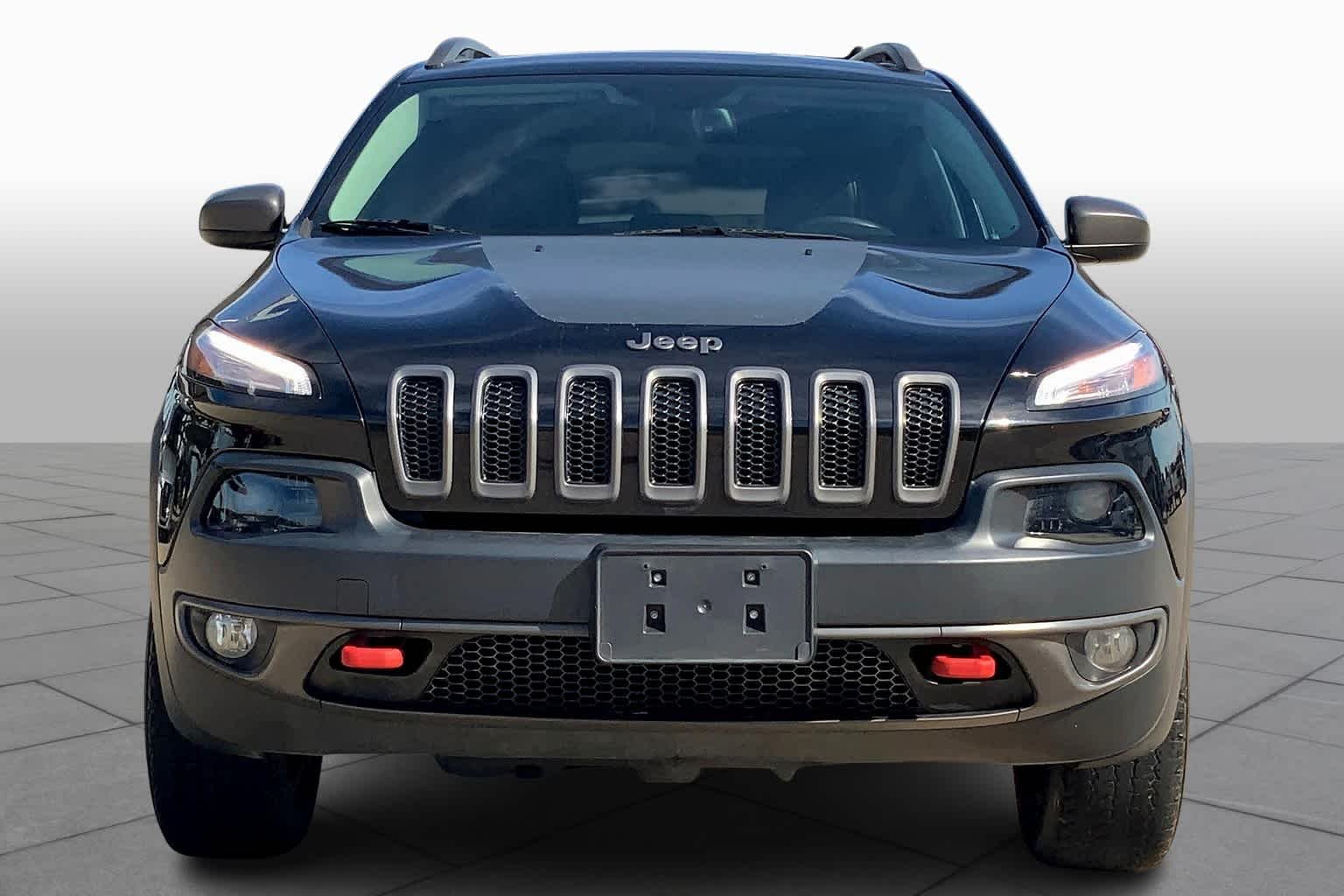 Used 2017 Diamond Black Crystal Pearlcoat Jeep Trailhawk image 3