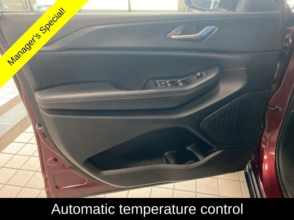 Used 2025 Red Jeep Altitude image 9