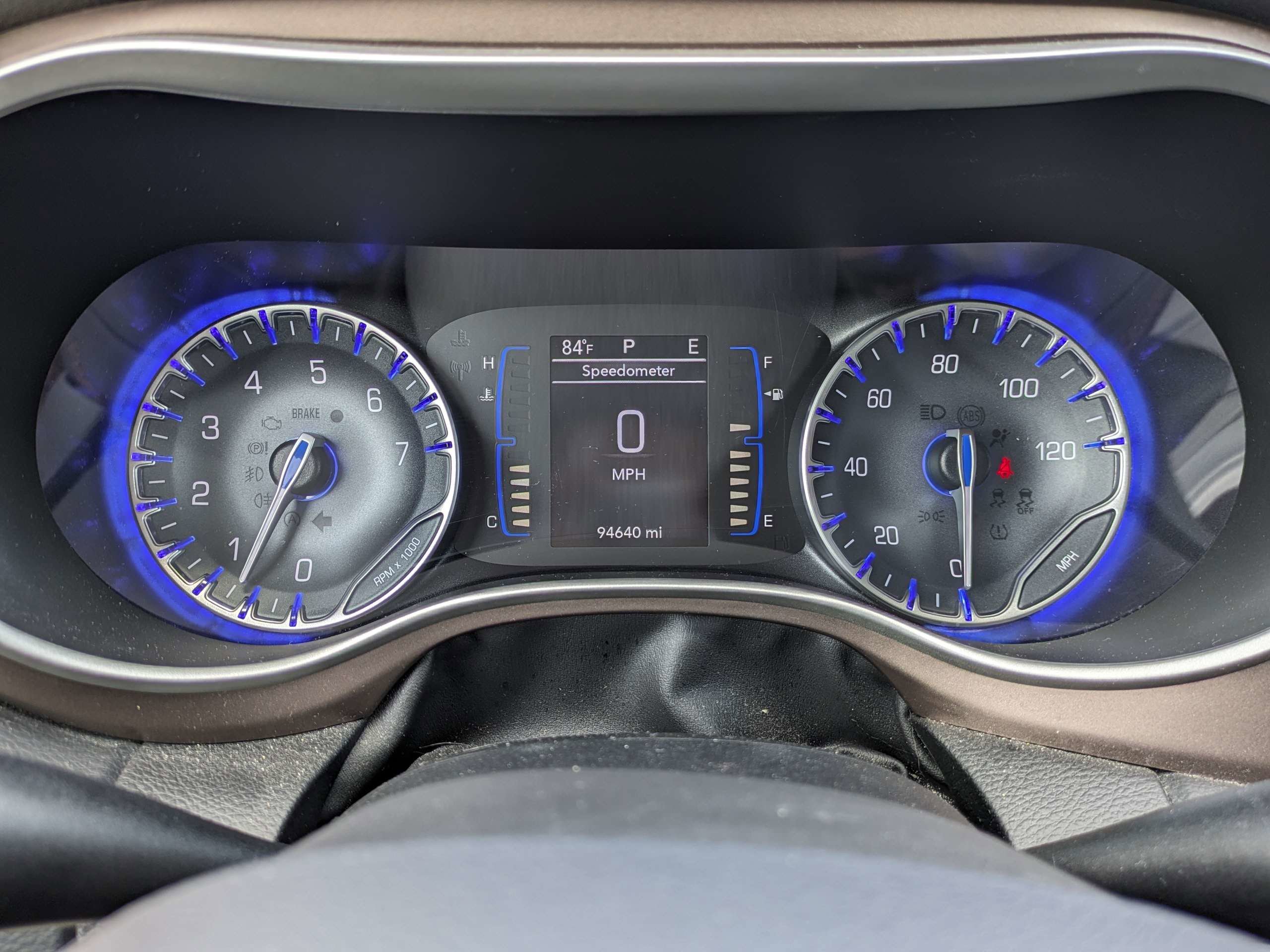 Used 2018 Silver Chrysler Touring L image 30