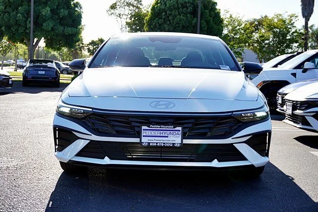 Used 2026 White Hyundai SEL Sport image 4