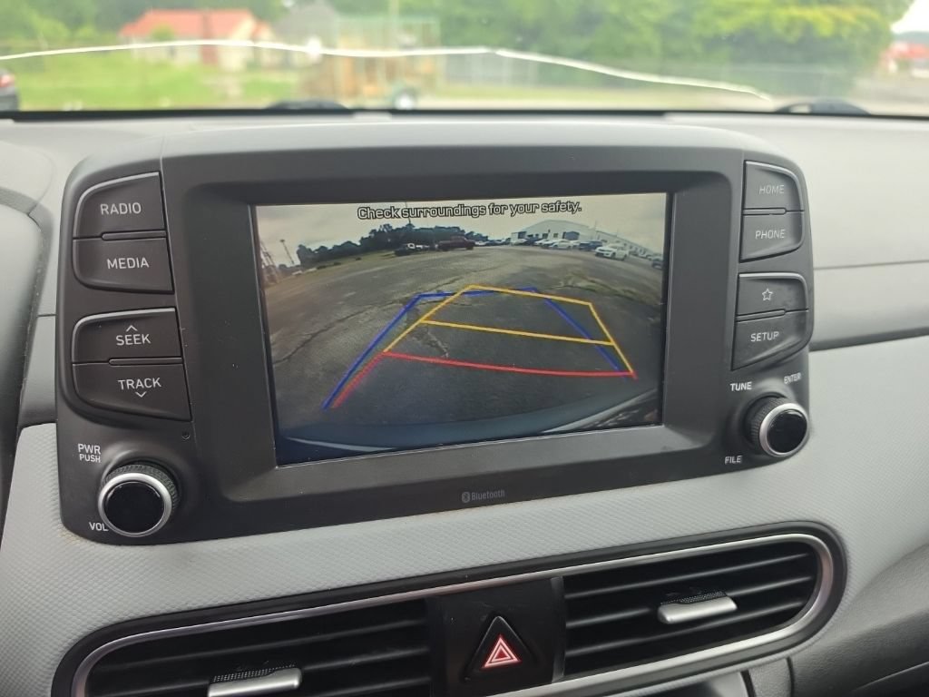 Used 2021 Silver Hyundai SE image 23