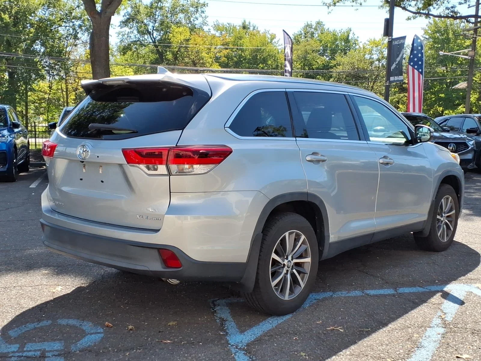 Used 2019 Celestial Silver Metallic Toyota XLE image 6