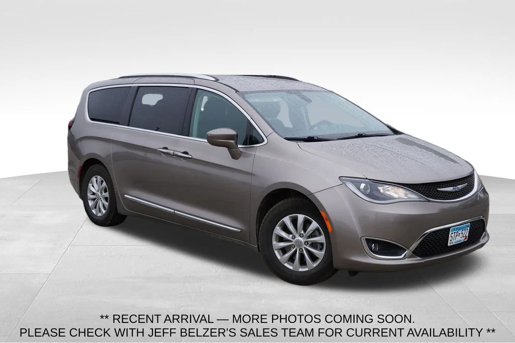 2018 Chrysler Pacifica Touring L's photo