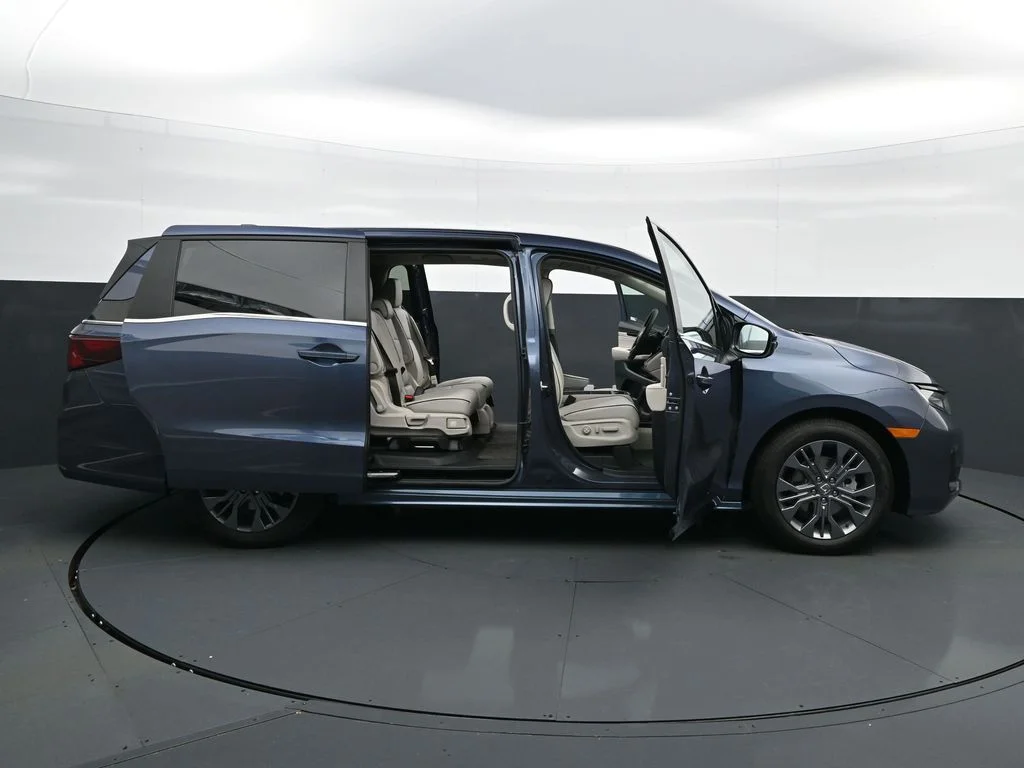 New 2026 Smoke Blue Pearl Honda Touring image 27