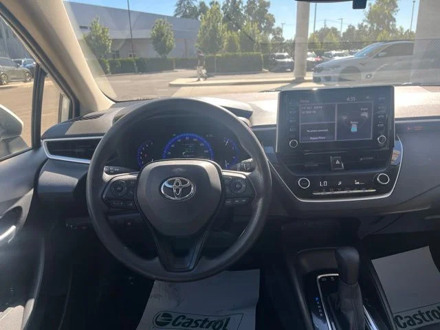 Used 2020 White Toyota LE image 9