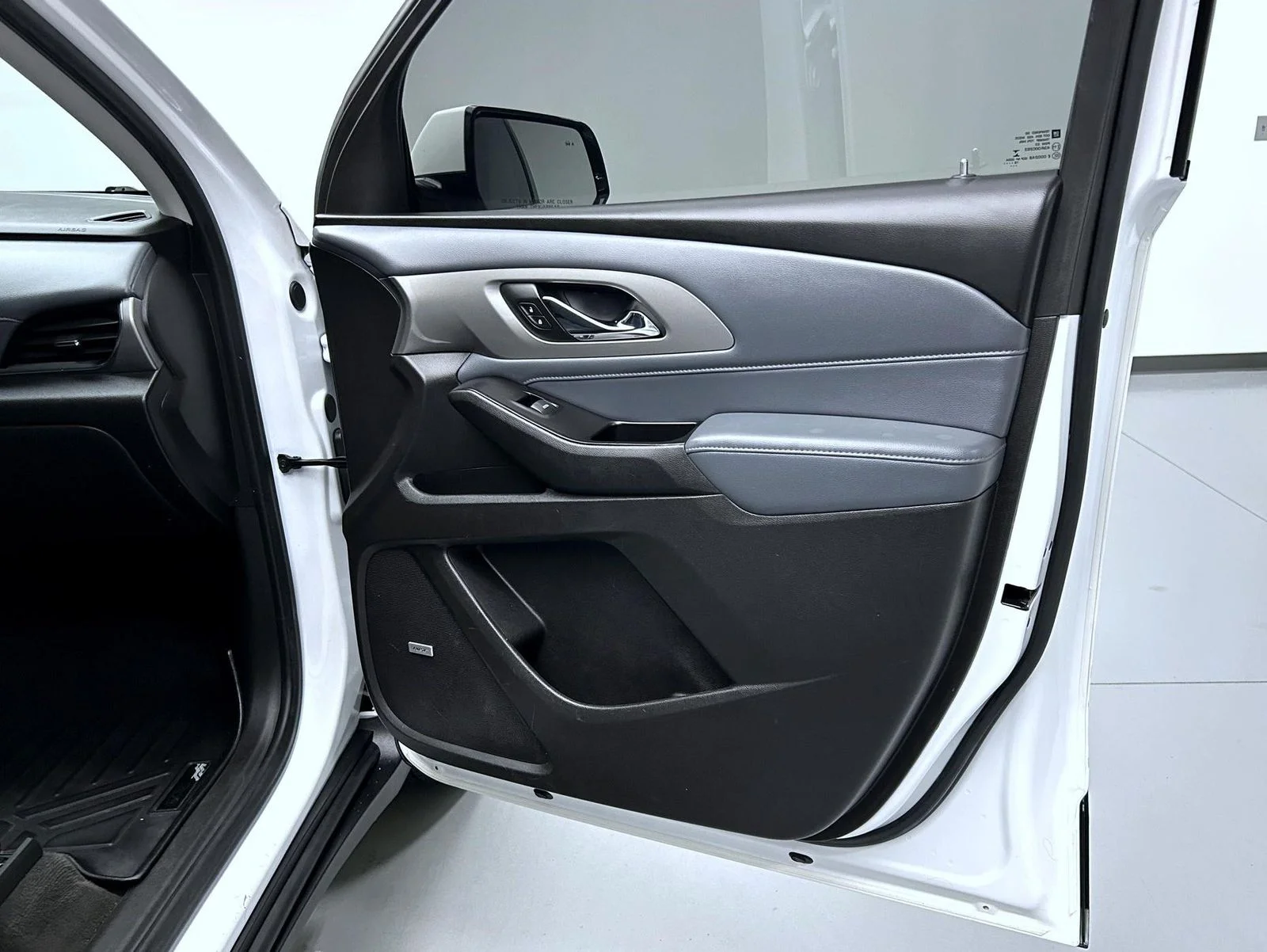 Used 2019 White Chevrolet 3LT image 16