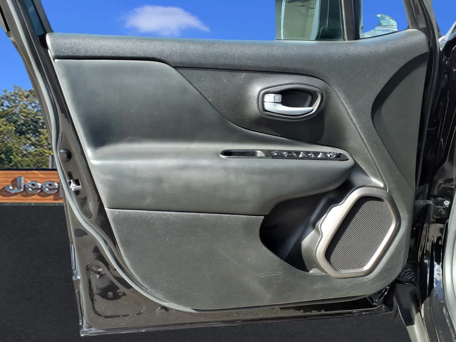Used 2023 Black Clearcoat Jeep Latitude image 11