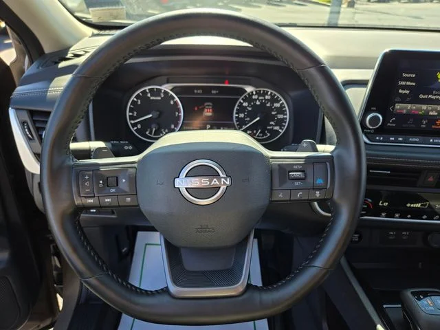 Used 2025 Beige/tan Nissan SV image 31