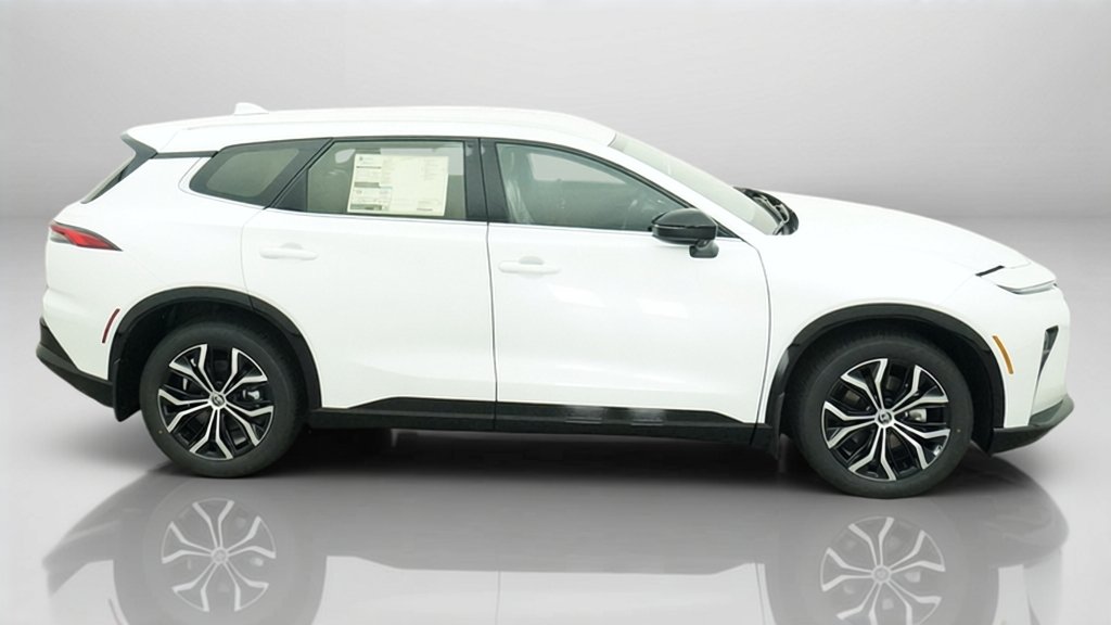 New 2026 Oxygen White Toyota XLE image 37