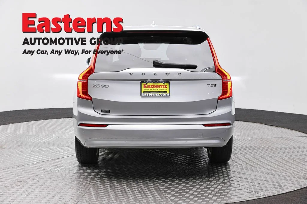 Used 2022 Gray Volvo T5 Momentum image 6
