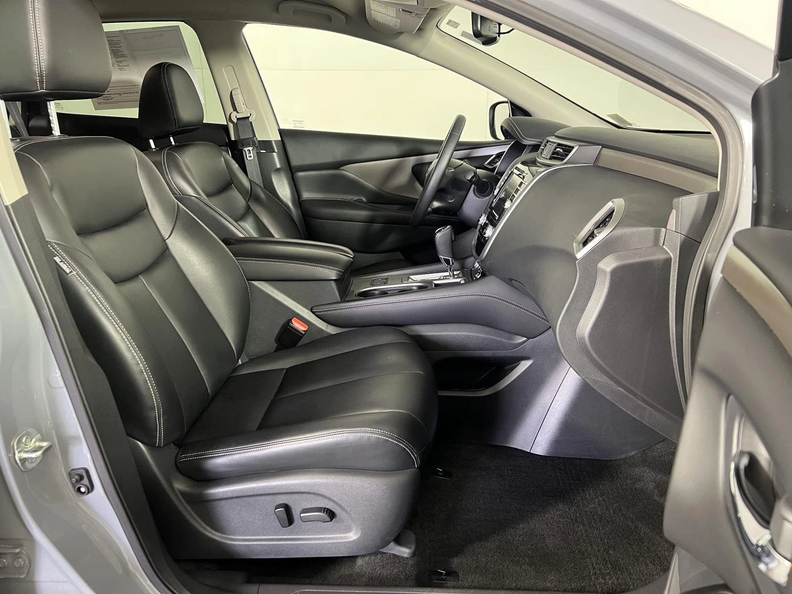 Used 2022 Boulder Gray Pearl Nissan SV image 27