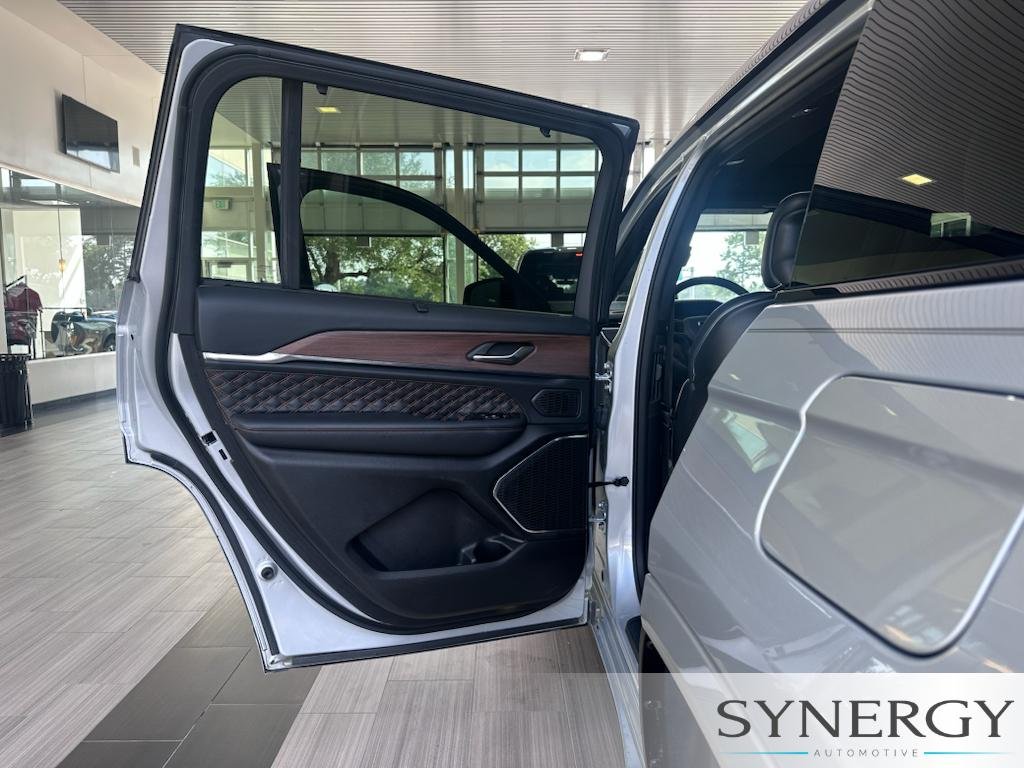 Used 2022 Silver Zynith Jeep Summit image 25