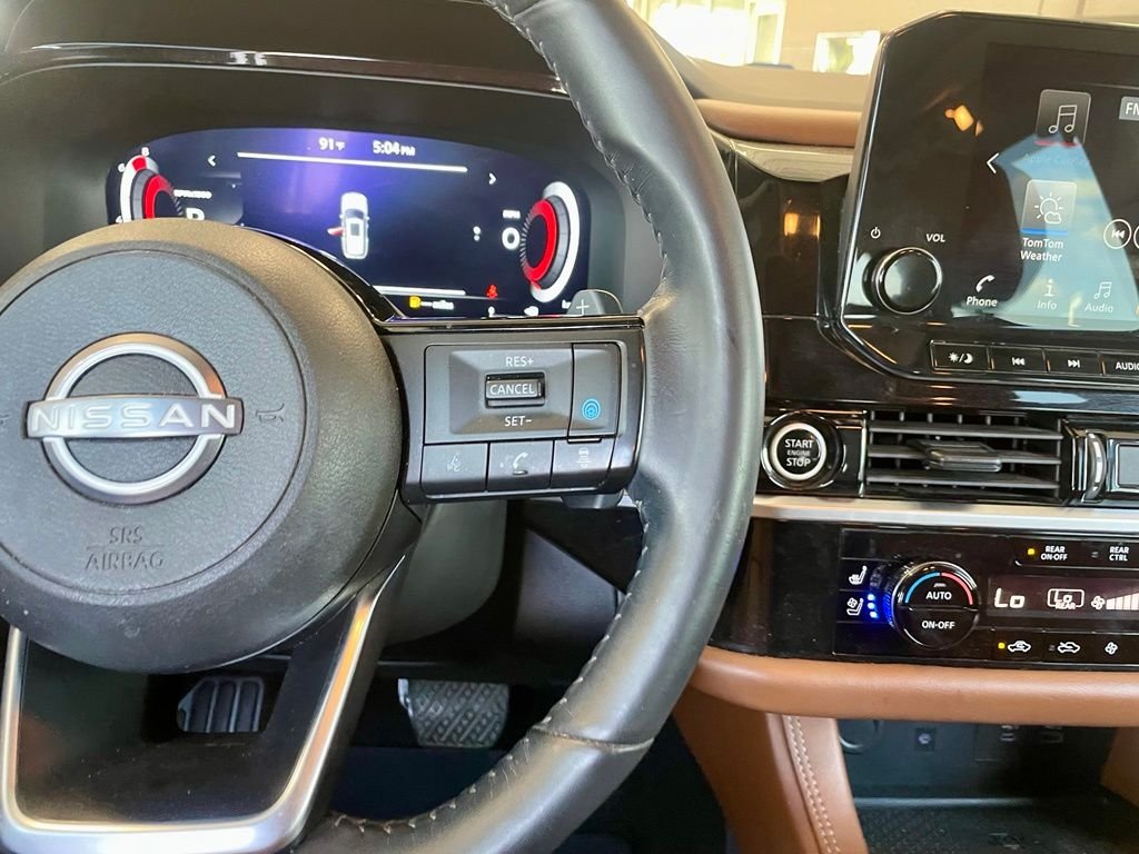 Used 2024 Gray Nissan Platinum image 16