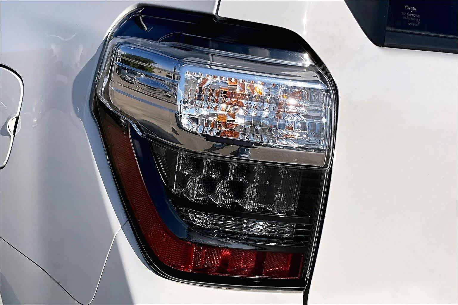 Used 2022 White Toyota SR5 Premium image 27
