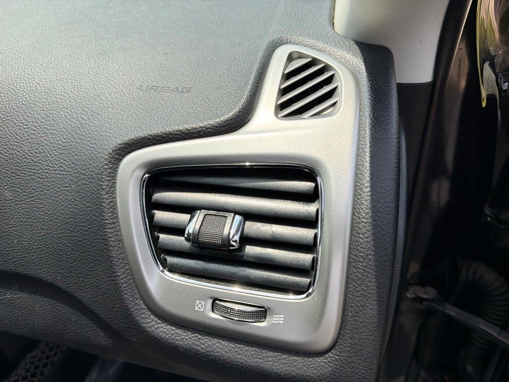 Used 2018 Black Jeep Latitude image 16