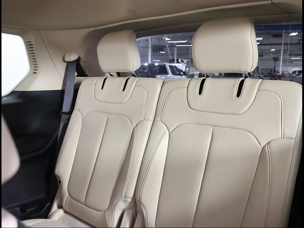 Used 2022 Velvet Red Pearl Coat Jeep Limited image 11