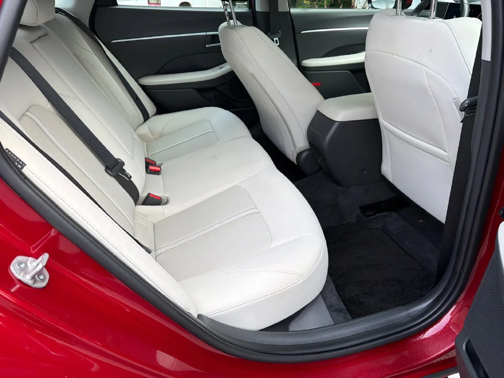 Used 2025 Red Hyundai SEL Convenience image 15