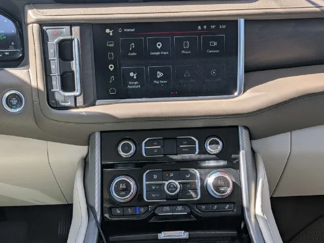 Used 2022 WHITE FROST TRICOAT GMC Denali image 20