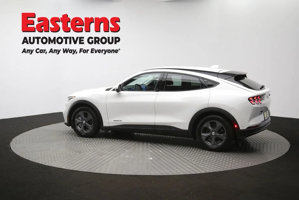 Used 2021 White Ford Select image 64