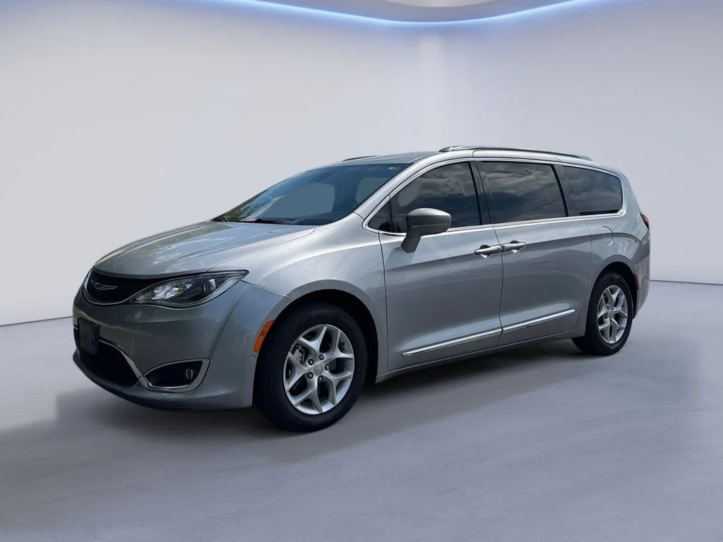 2019 Chrysler Pacifica Touring L's photo