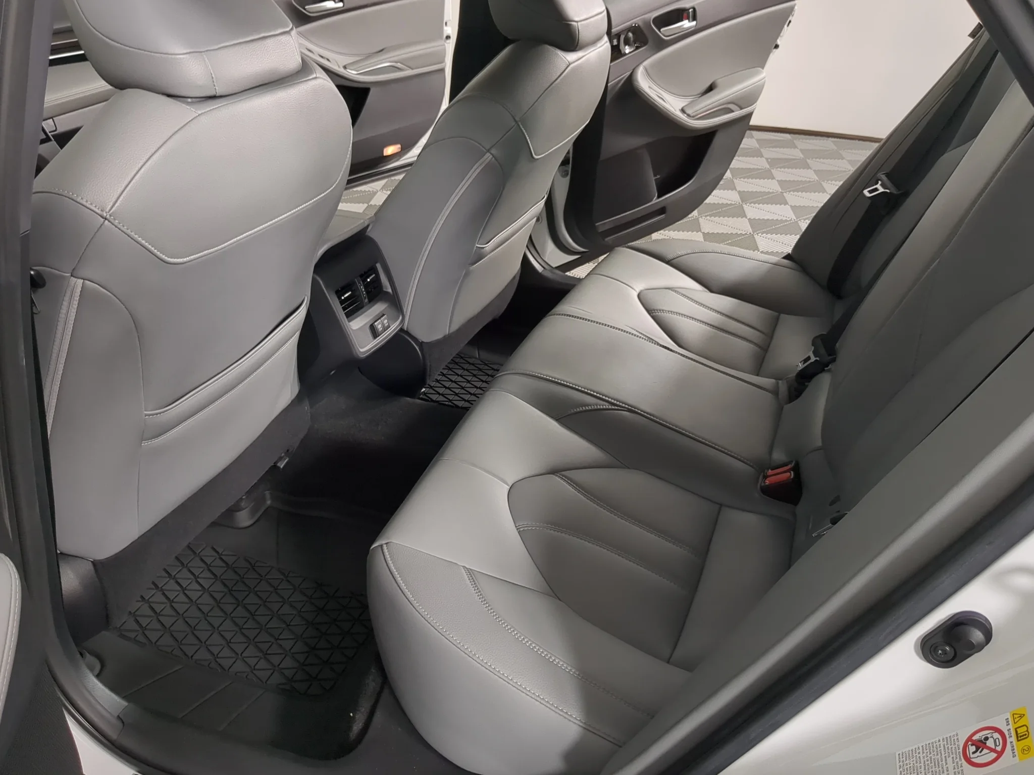 Used 2019 Wind Chill Pearl Toyota XLE image 15